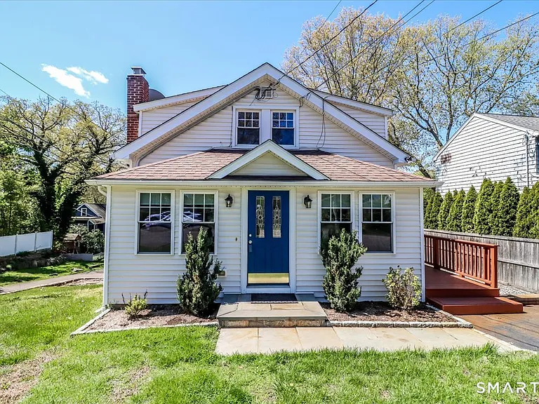 25 Maplewood Ave — Photo 32