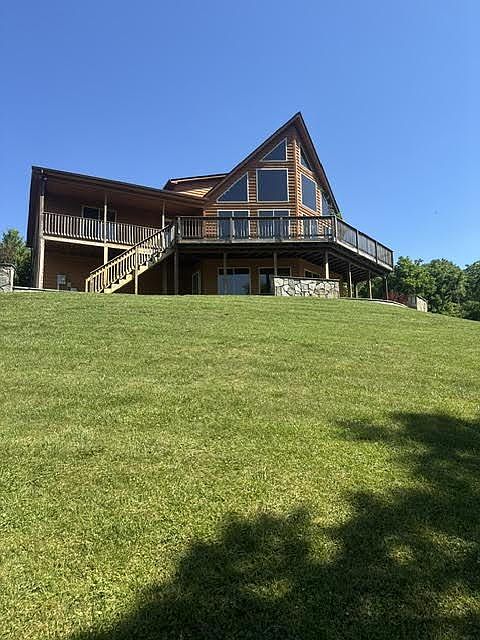 1st image of 80 Walnut Ct