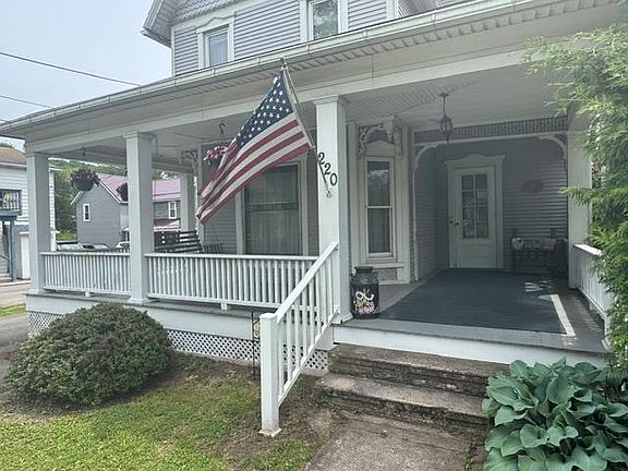 4th image of 220 Main St