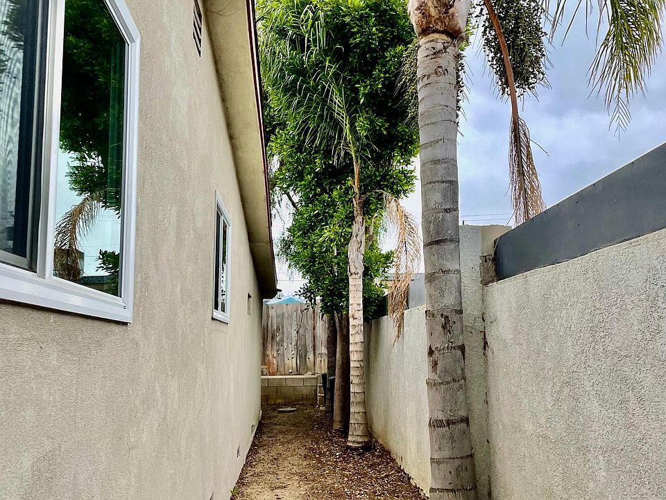 Pathway to unit in back of house.