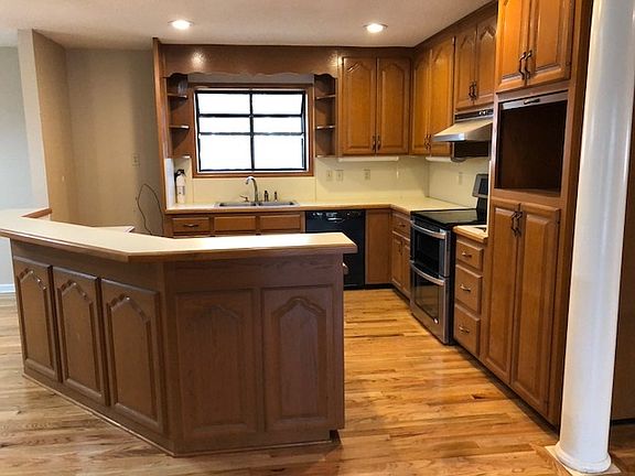 3rd image of 3102 Lakeshore Dr