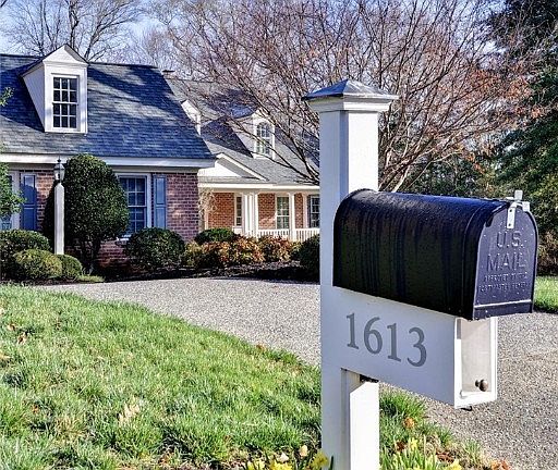 3rd image of 1613 River Rdg