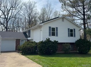 2154 Graystone Dr, Saint Charles, MO