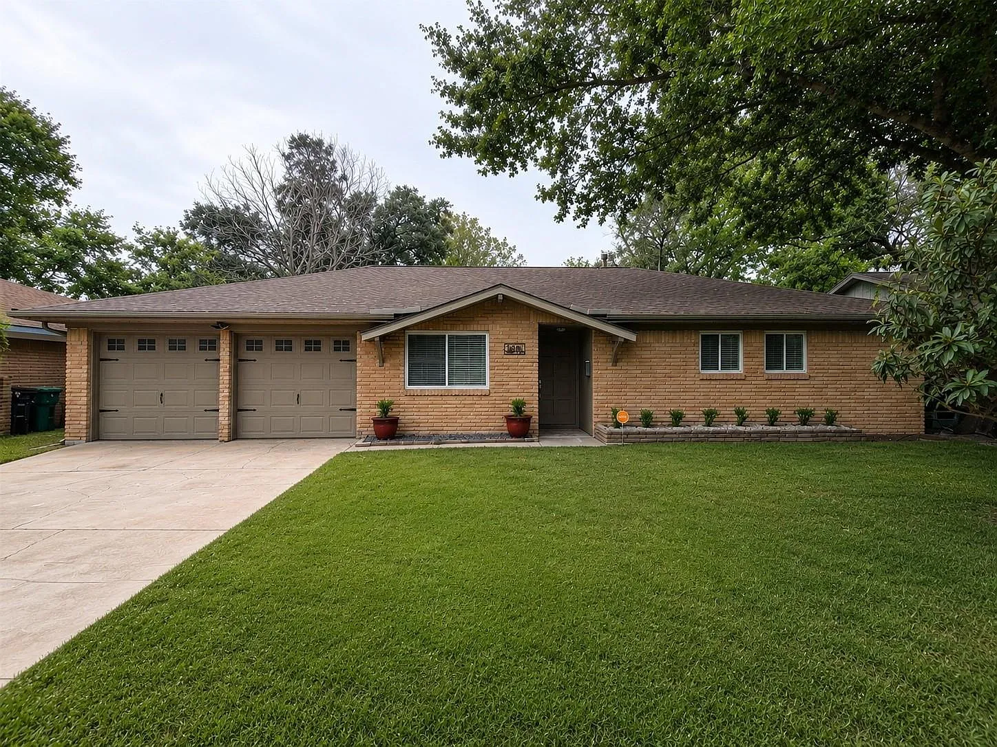 3 bed, 2.0 bath, 1441 sqft, $1,900 — Photo 1