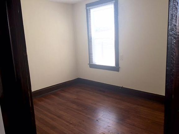 5th image of 550 Headley St