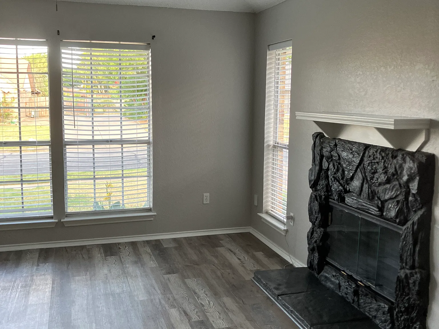 2 bed, 990 sqft, $1,720 — Photo 3