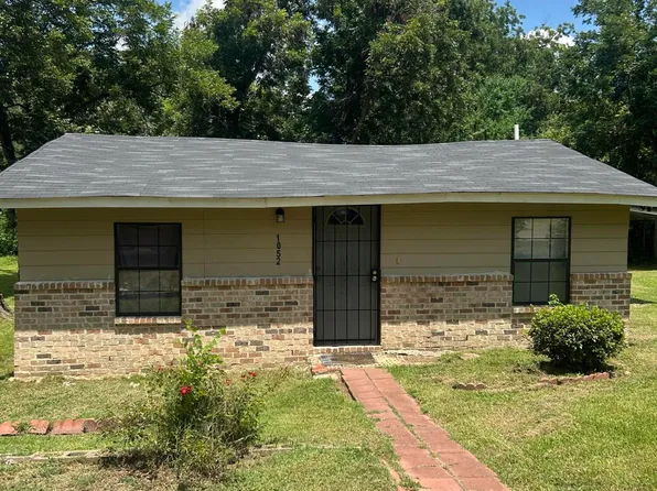 1052 Johnson Dr, Raymond, MS 39154