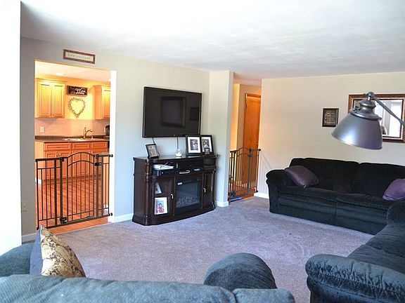 3rd image of 58 Caprice Dr