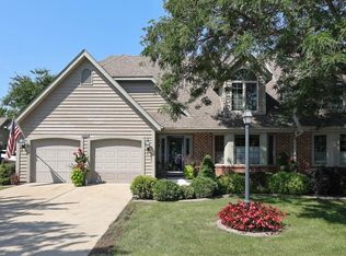 7431 Carter Cir W, Franklin, WI 53132