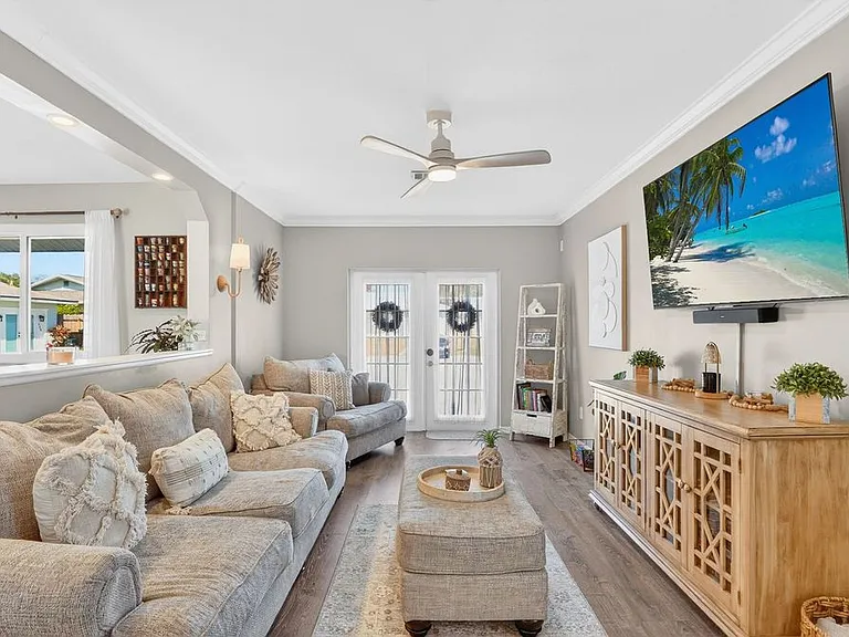 425 Via Valencia Ct — Photo 34