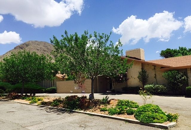 Front of home with mtn view