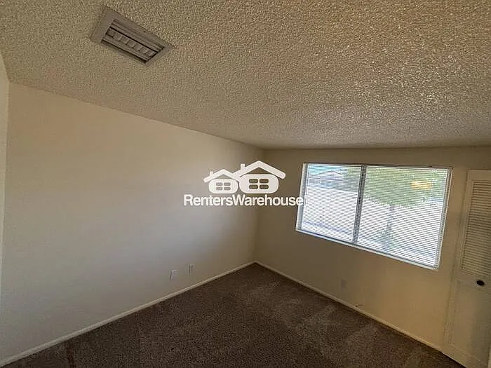 2126 N Villas Ln — Photo 13