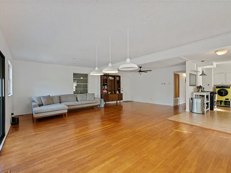 402 Philco Dr — Photo 10
