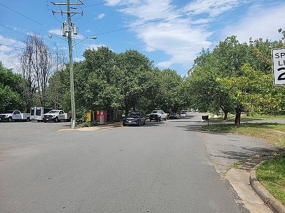 4th image of 16142 Henderson Ln