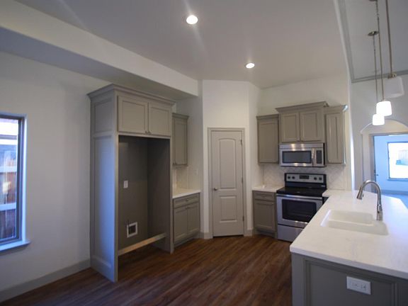 5th image of 5923 104th St