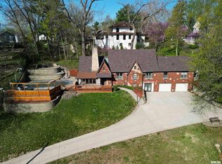 302 McClellan Blvd, Davenport, IA 52803