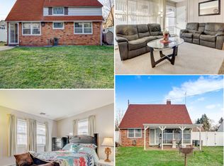 86 Bobolink Ln, Levittown, NY 11756