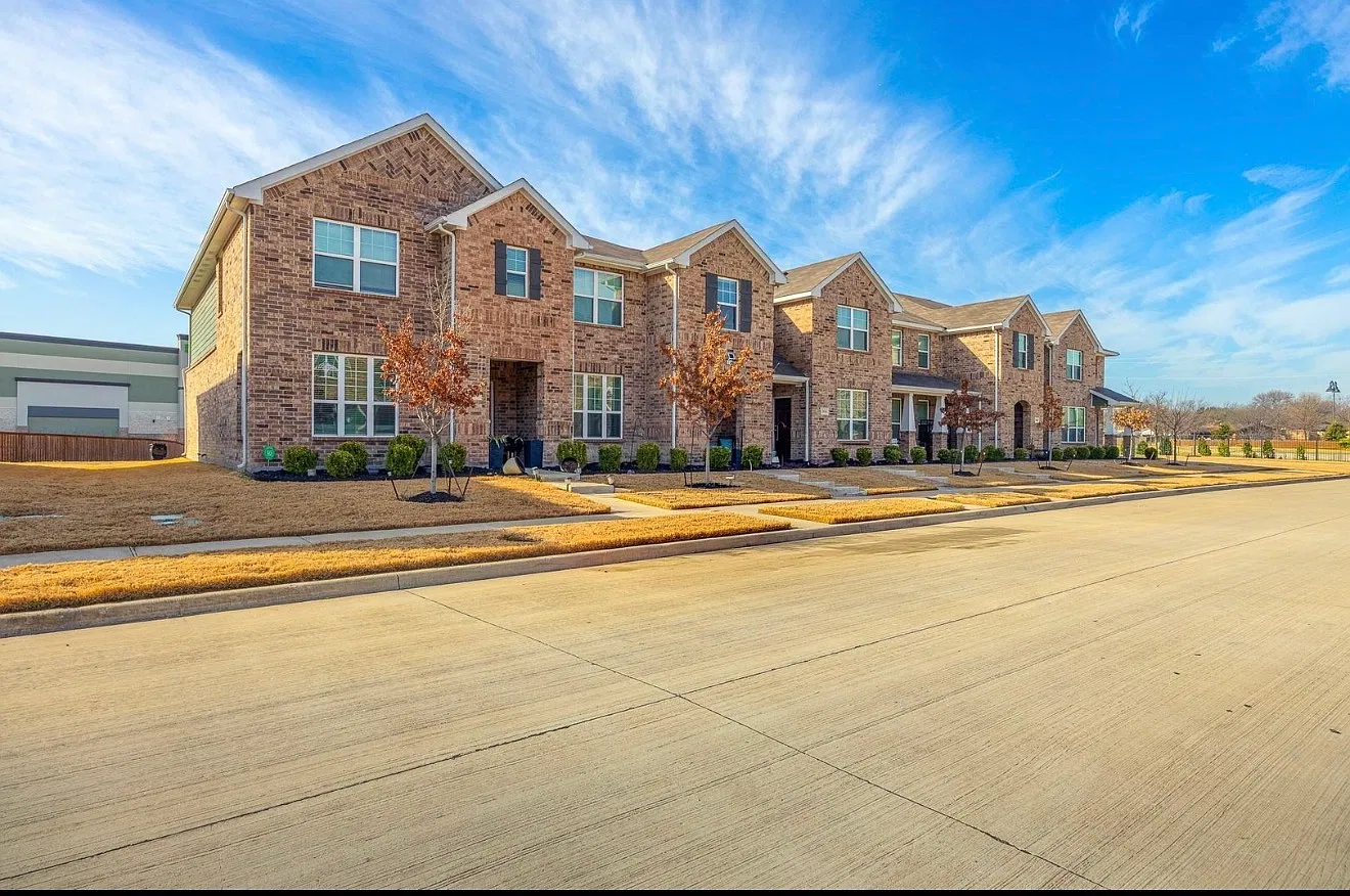 3 bed, 2.5 bath, 1468 sqft, $2,250 — Photo 2