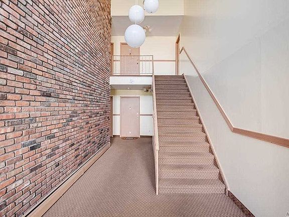 2nd image of 14 Ivy St APT 3A