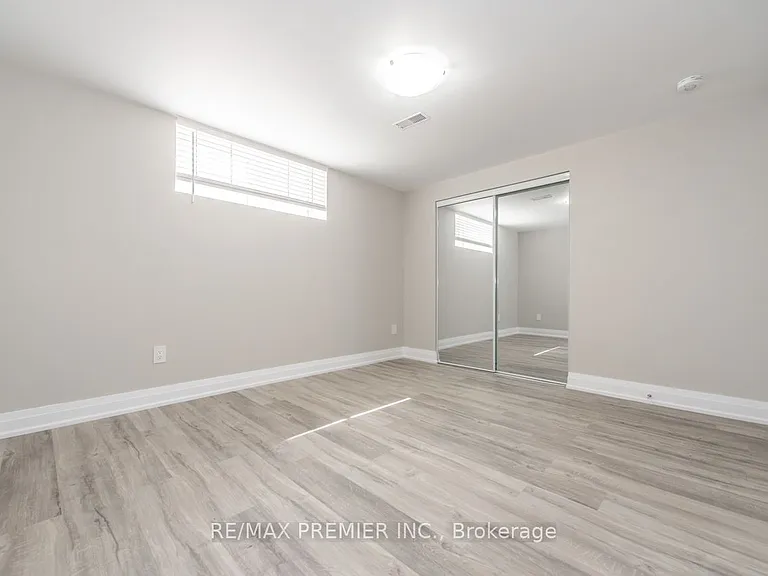 569 Roding St #BASEMENT — Photo 9