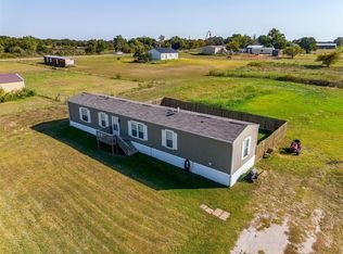 105 Salt Grass Cir, Poolville, TX 76487