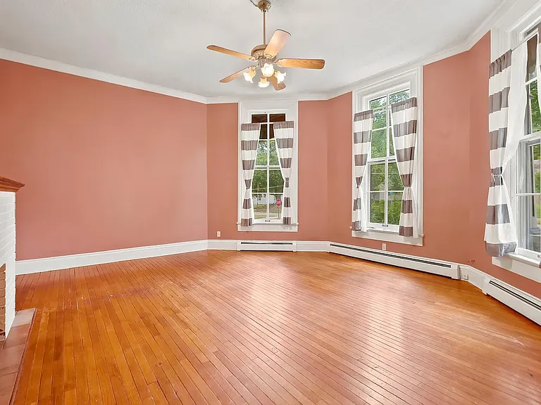 1004 Delaware Ave #1 — Photo 2