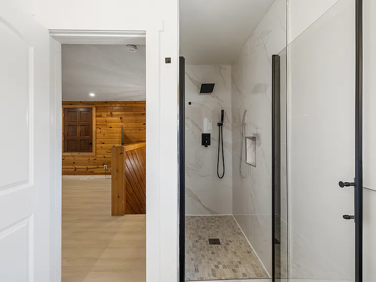 Upstairs primary suite full bathroom.