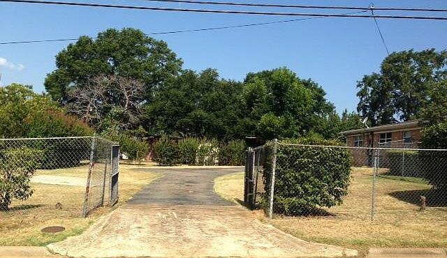 1st image of 503 E Lake Dr