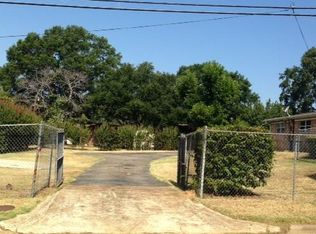 503 E Lake Dr, Gladewater, TX 75647