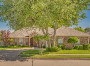 4200 Foxborough Trl, Arlington, TX 76001