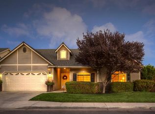 8890 N Laureen Ave, Fresno, CA