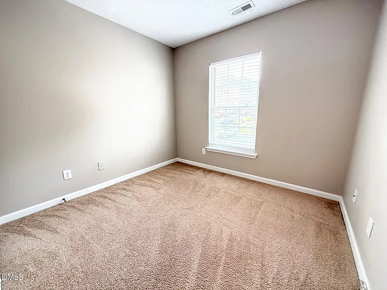 412 Canyon Lake Cir — Photo 18