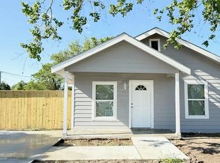 503 E KING ST, Refugio, TX 78377