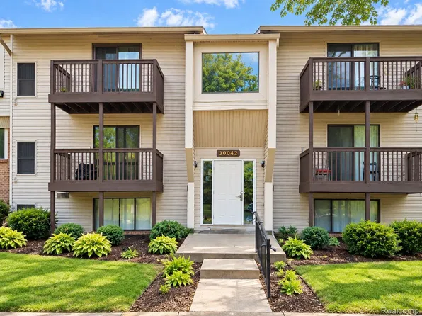 30042 W Twelve Mile Rd Unit 50, Farmington Hills, MI 48334