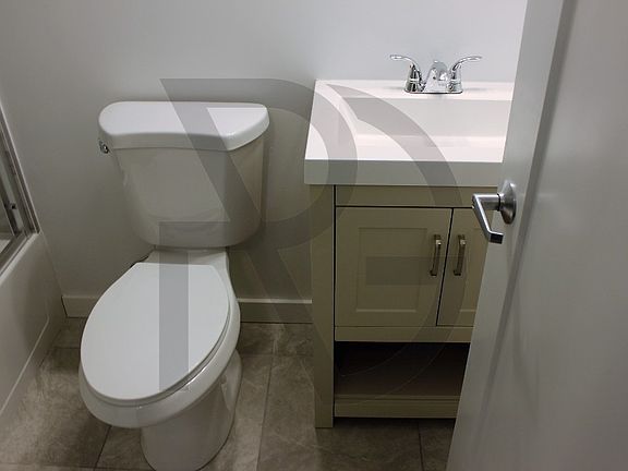 3rd image of 630 W Lake St #630404