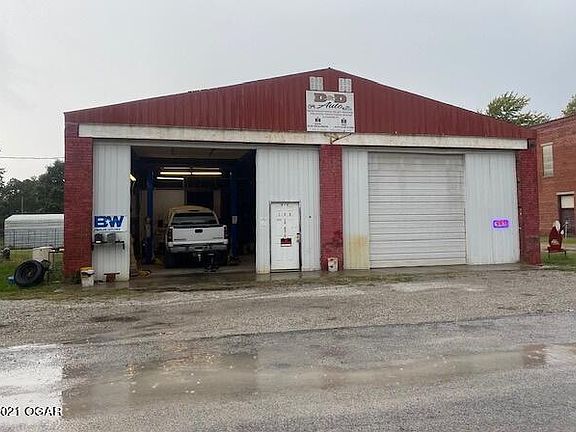 2nd image of 120 S Main St