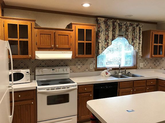 4th image of 76 M L Thompson Dr