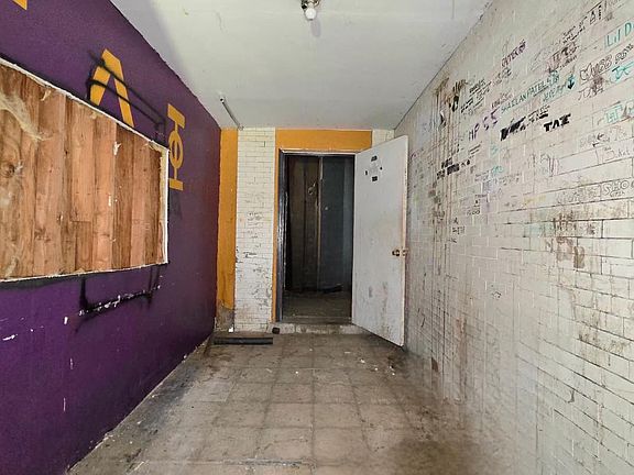 4th image of 902 S 47th St