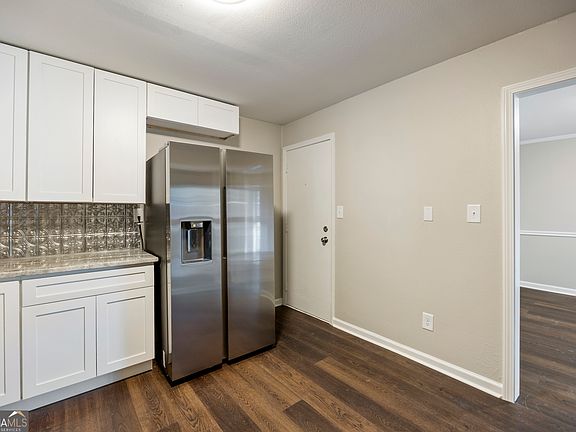 5th image of 346 Carpenter Dr APT 18