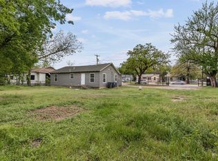 3911 E Berry St, Fort Worth, TX 76105
