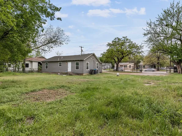 3911 E Berry St, Fort Worth, TX 76105