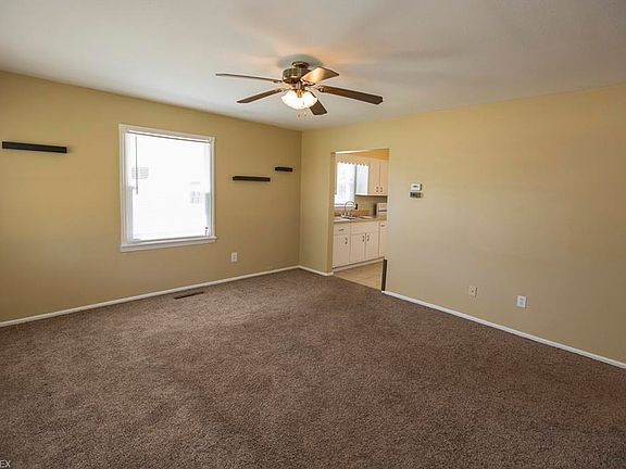 4th image of 15836 Eleanore Dr