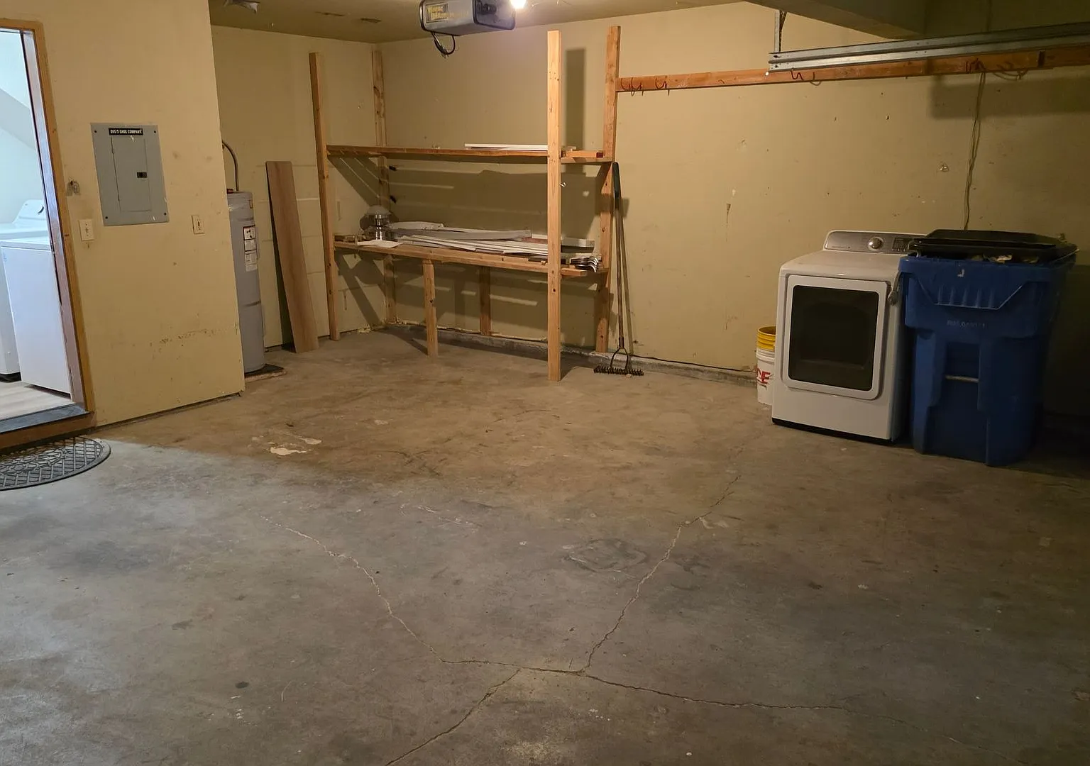3 Bed, 2 Bath Townhouse Available! — Photo 4