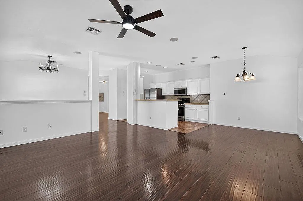 4 bed, 2.0 bath, 1732 sqft, $2,295 — Photo 4