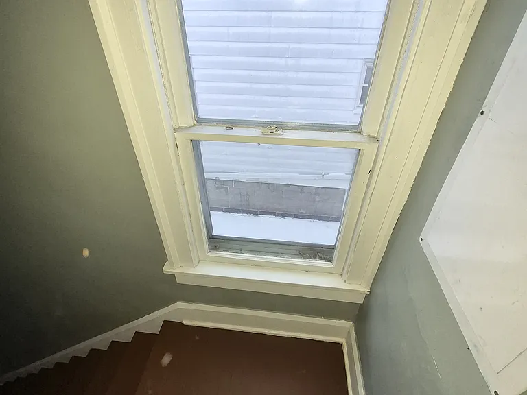 565 Garfield Pl — Photo 8