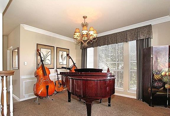 5th image of 2721 Pasadena Pl
