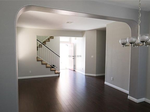 5th image of 909 Washington Oaks St #0