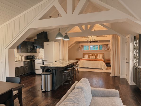 111 Lakeside Blvd #B