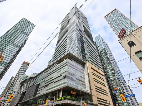 80 John St #3511, Toronto, ON M5V 3X4