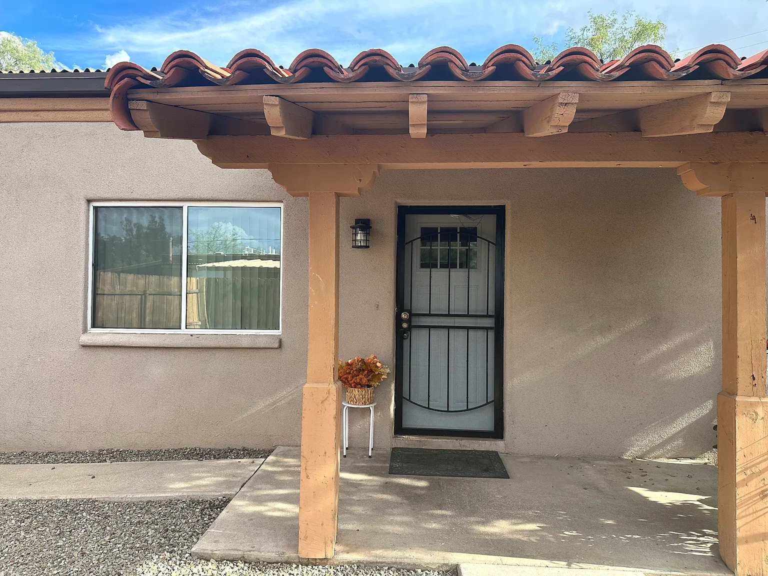 3 bed, 1625 sqft, $2,000 — Photo 1